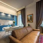 Plaza View Luxury Apartment, Apartament *