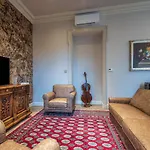 Plaza View Luxury Apartment, Apartament