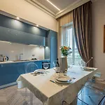 Plaza View Luxury Apartment, Apartament *