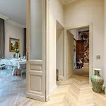 Plaza View Luxury Apartment, Apartament