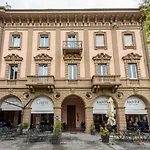 Plaza View Luxury Apartment, Alba (Piedmont)