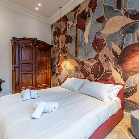 Plaza View Luxury Apartment, *