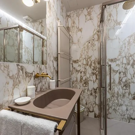 Plaza View Luxury Apartment, Alba (Piedmont)