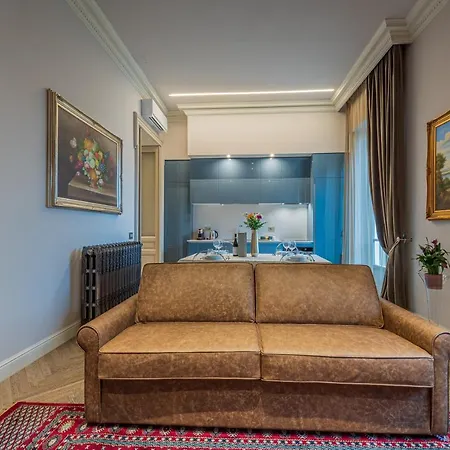 Plaza View Luxury Apartment, Appartement *