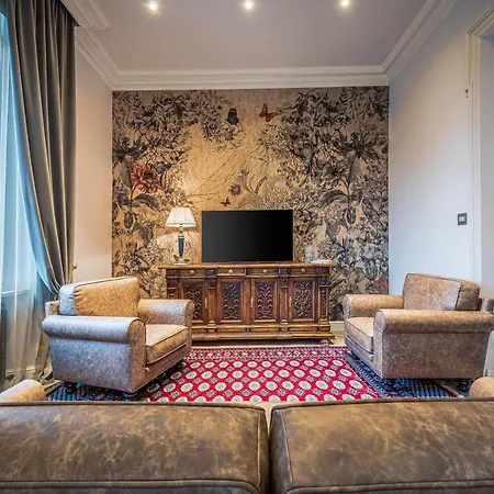 Plaza View Luxury Apartment,