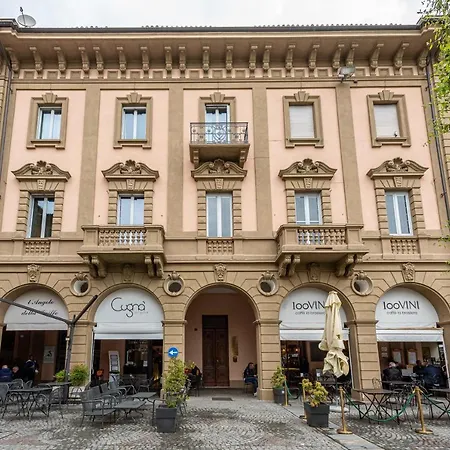 Plaza View Luxury Apartment, Alba (Piedmont)