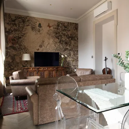 Lejlighed Plaza View Luxury Apartment, Alba (Piedmont)