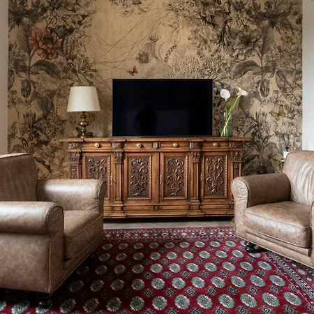 Plaza View Luxury Apartment, Alba (Piedmont)