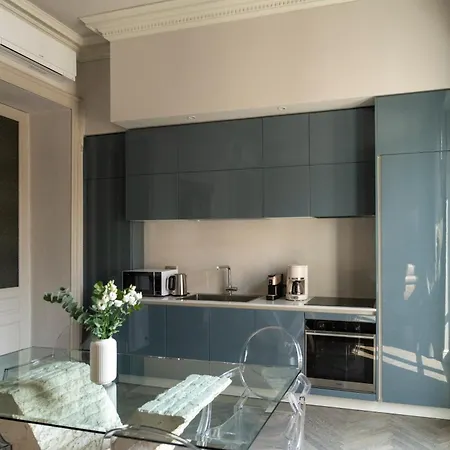 Plaza View Luxury Apartment, *
