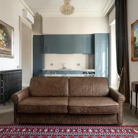 Plaza View Luxury Apartment, * אלבה
