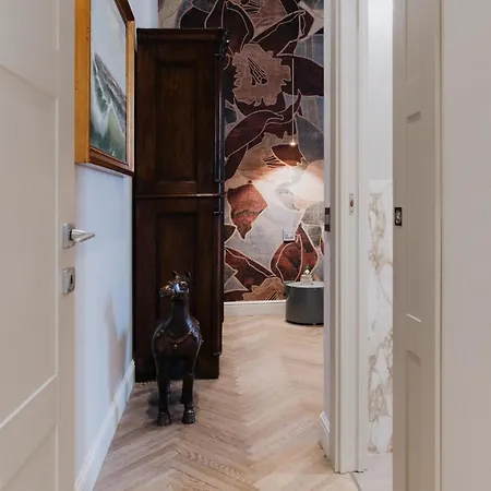 Plaza View Luxury Apartment, דירה