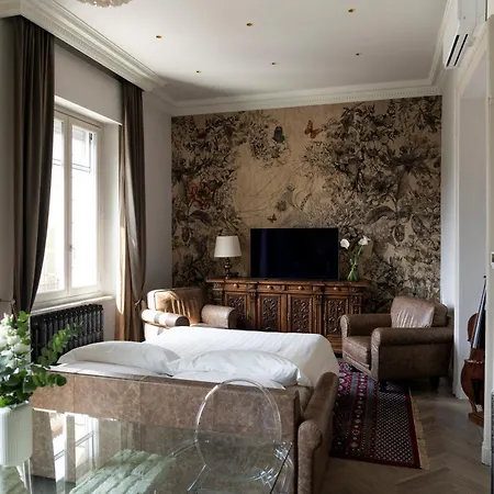 Plaza View Luxury Apartment, *