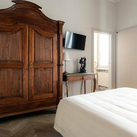 Plaza View Luxury Apartment,