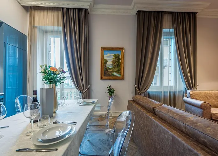 Plaza View Luxury Apartment, דירה *