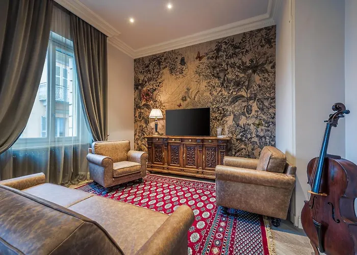 Plaza View Luxury Apartment, אלבה