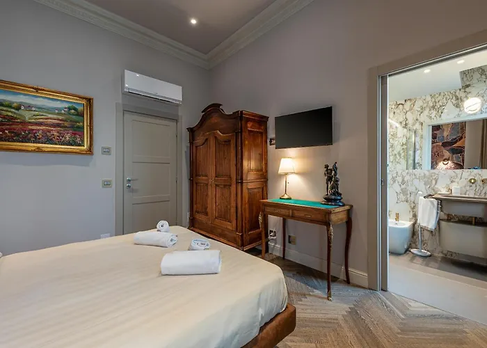 Plaza View Luxury Apartment, דירה אלבה
