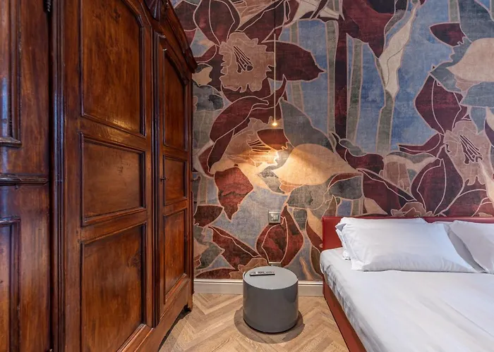 Plaza View Luxury Apartment, דירה אלבה