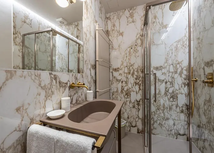 Plaza View Luxury Apartment, 阿尔巴