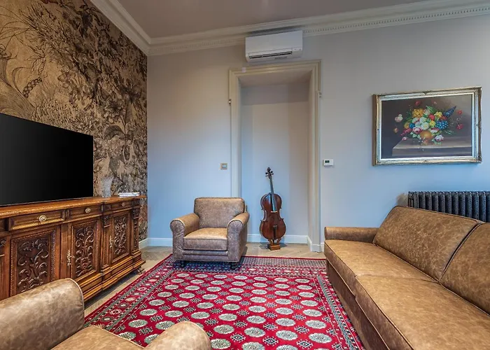Plaza View Luxury Apartment, דירה