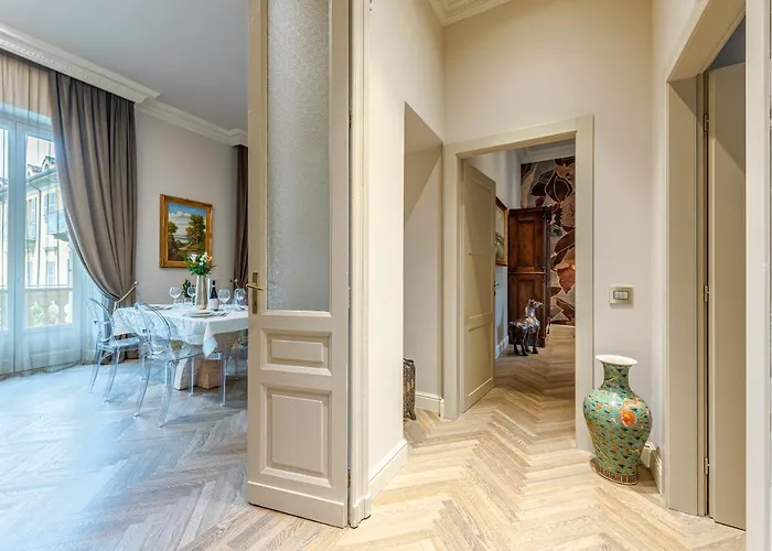 Plaza View Luxury Apartment, דירה
