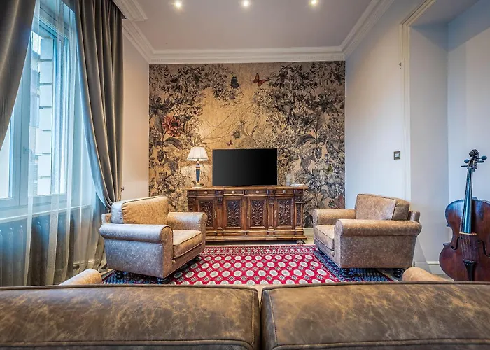 Plaza View Luxury Apartment,