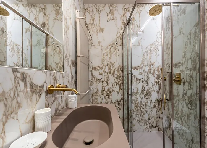 דירה Plaza View Luxury Apartment, *